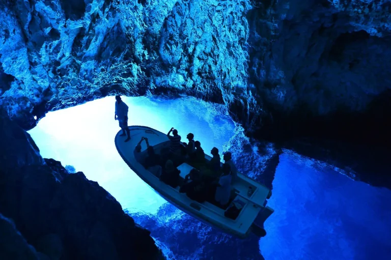 Visite de la grotte bleue